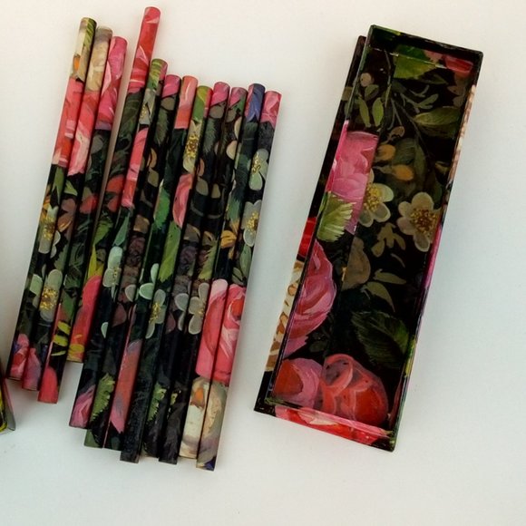 Boxed set of 12 Floral Printed Pencils - Picture 1 of 5